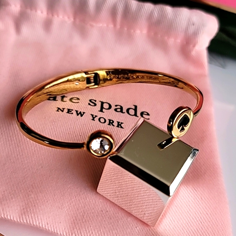 ♠️ KATE SPADE Spot the Spade Open Hinge Bngle